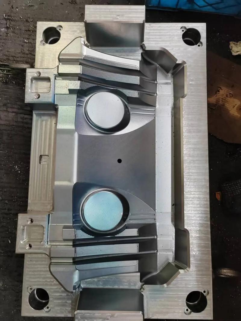 誠(chéng)聘資深汽車塑件模具師傅（主攻車燈模具）